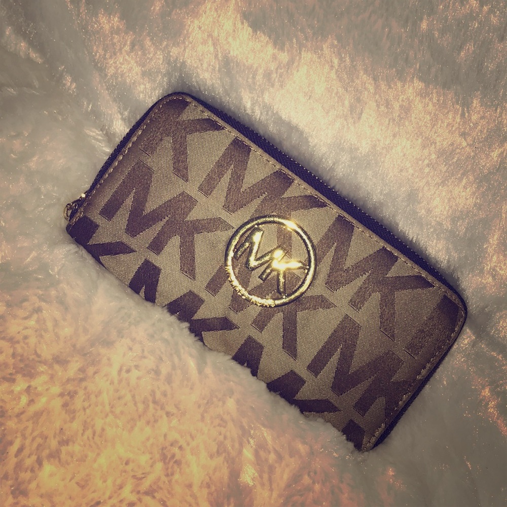 Michael kors wallet